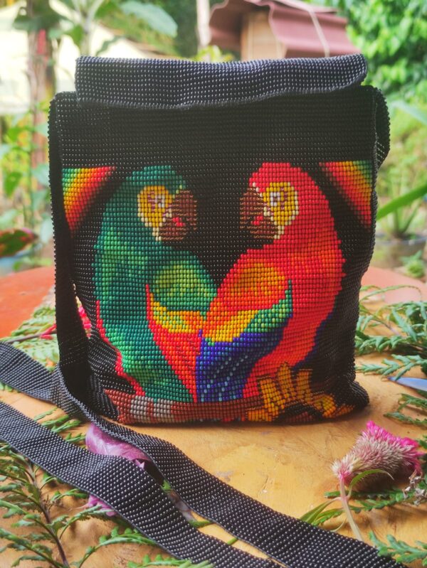 Bolso tejido en chaquira - Image 3