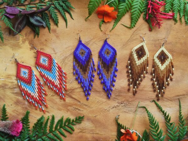 Aretes medianos en chaquira - Image 2