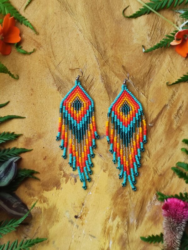 Aretes medianos en chaquira - Image 4
