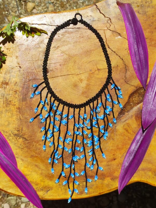 Collar hojas